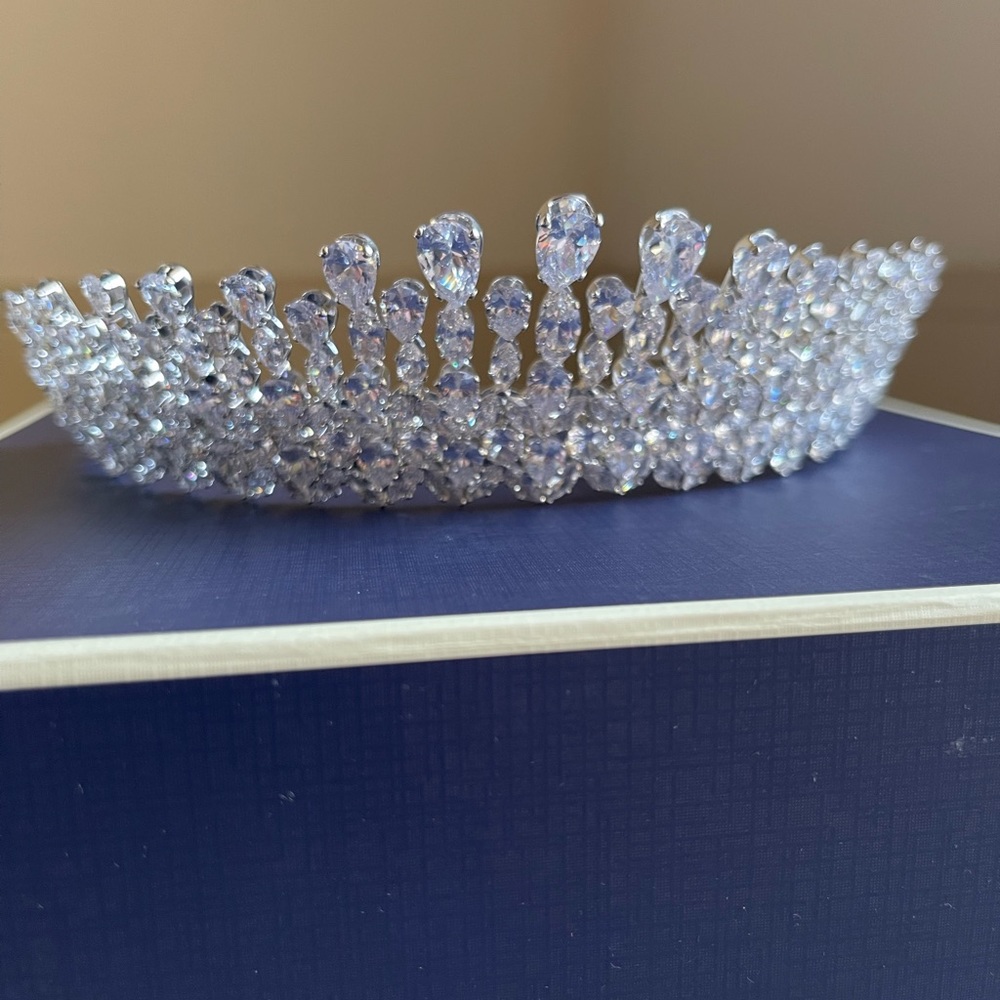 Tiara - Picture 4 of 6